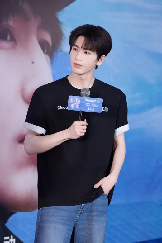 릉탐미래 발표회 현장의 장링허 1