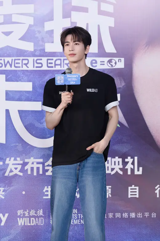 릉탐미래 발표회 현장의 장링허 2